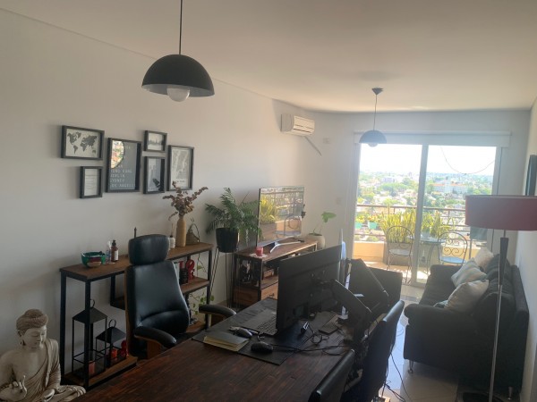 Impecable dto de 2 amb, con hermosa vista panorámica.