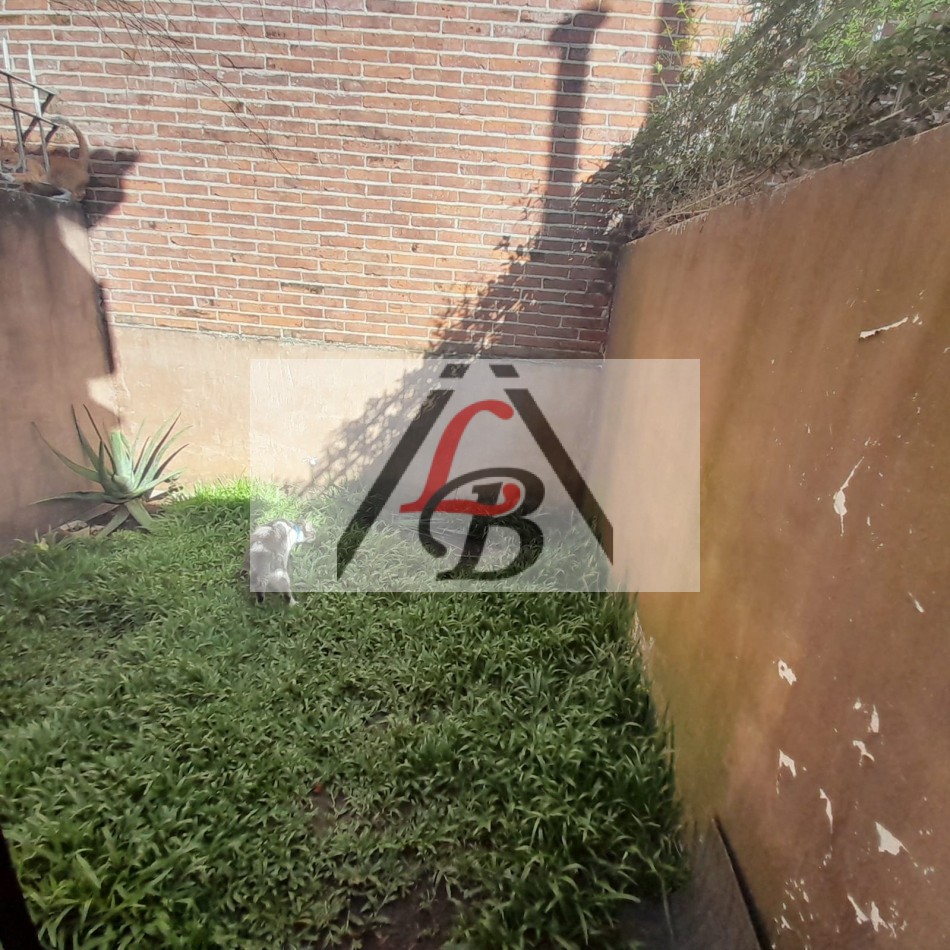 Triplex de 4 amb, con cochera y patio